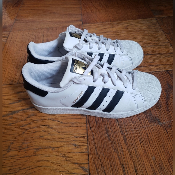 Adidas Superstar Sneakers - size 7 - Picture 3 of 12